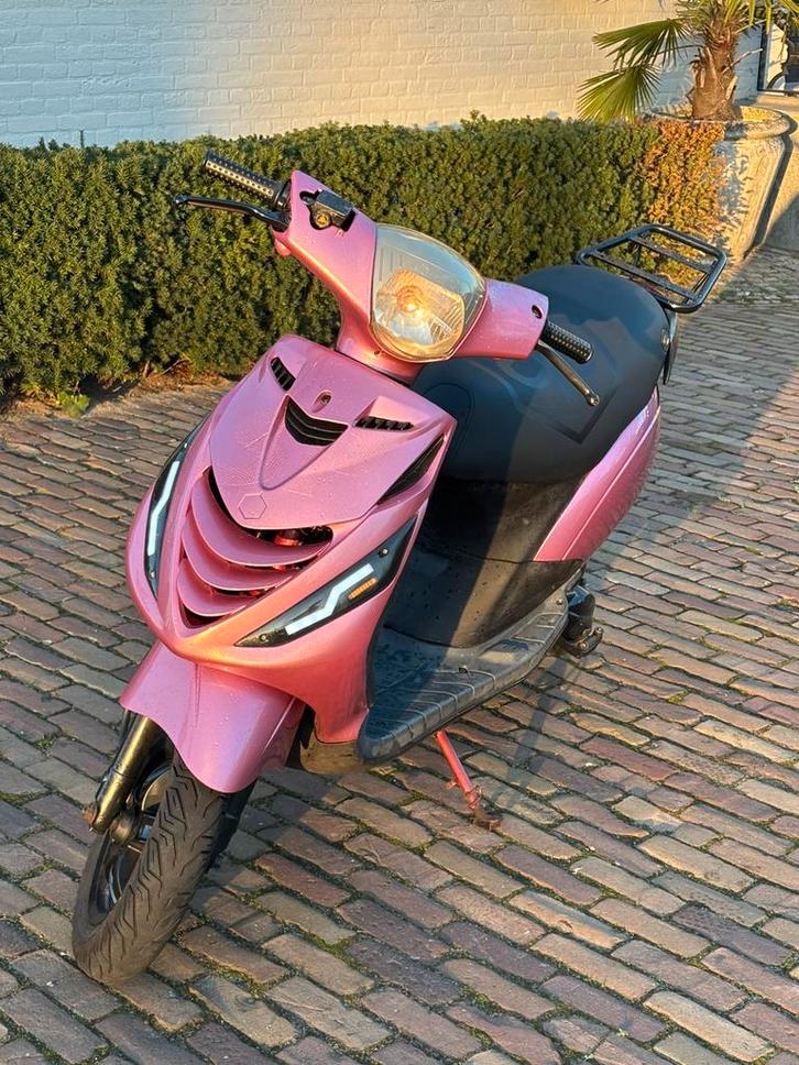 Zip 50cc 2takt, Fietsen en Brommers, Scooters | Piaggio, Zo goed als nieuw, Zip, Benzine, Ophalen