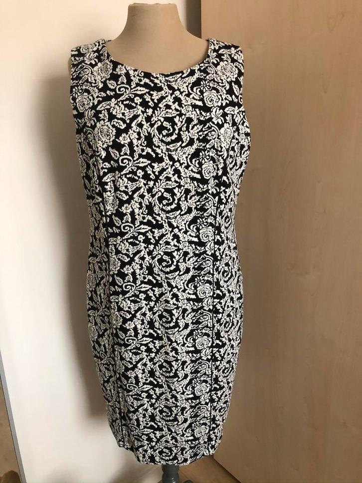 Jurk van Donna Dura, Kleding | Dames, Jurken, Zo goed als nieuw, Maat 42/44 (L), Zwart, Knielengte, Ophalen of Verzenden