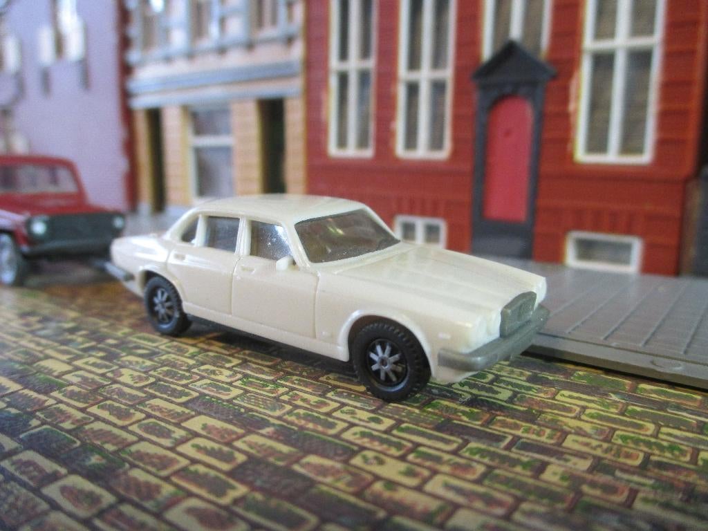 Jaguar XJ6 / XJ12 - Herpa Old English White, Ophalen of Verzenden, Zo goed als nieuw, Auto, Herpa