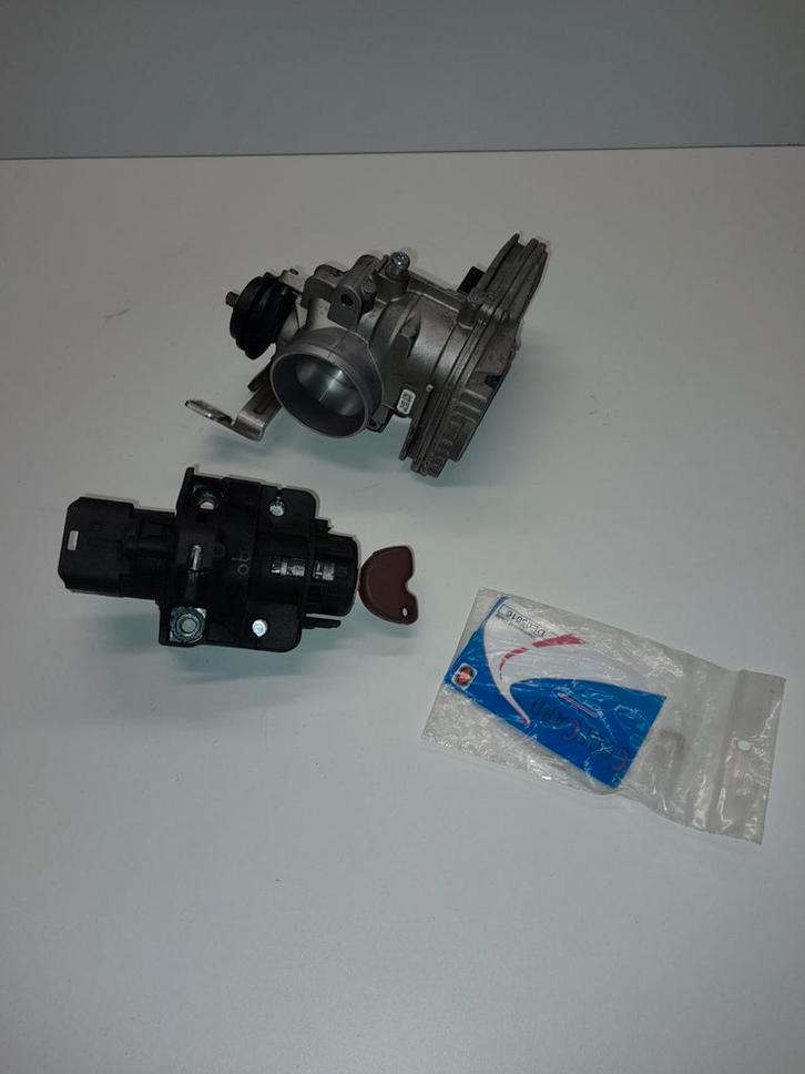 Piaggio mp3 500 gasklephuis + contact slot, Motoren, Tuning en Styling, Ophalen of Verzenden