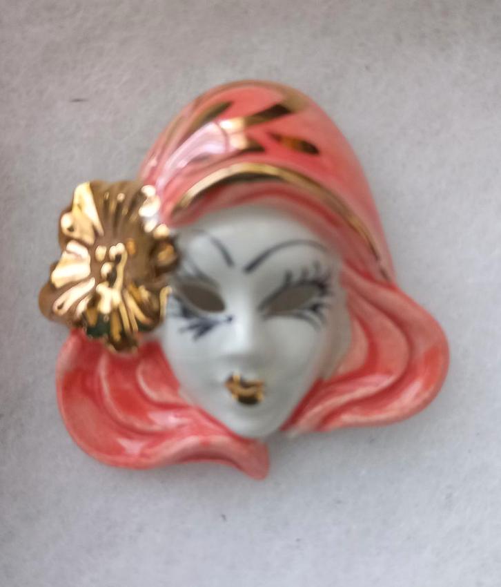 Venetiaans masker - broche, Sieraden, Tassen en Uiterlijk, Broches, Zo goed als nieuw, Overige materialen, Roze, Minder dan 4 cm