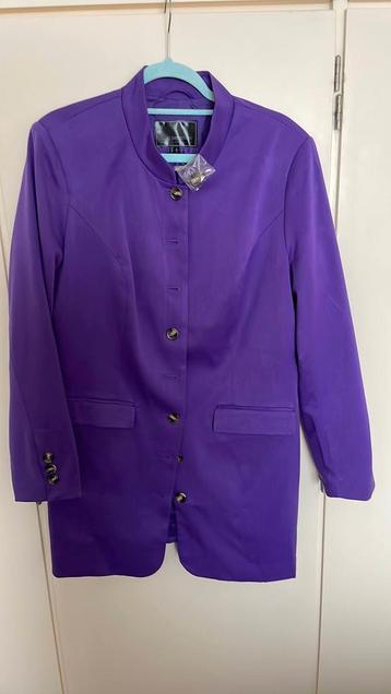 Nw paarse blazer lang model mt 42/44 beschikbaar voor biedingen