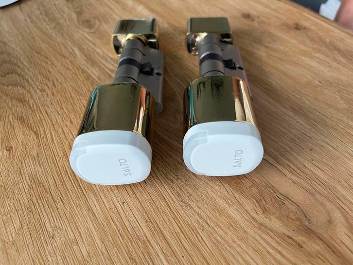 2x Salto Neo Cilinder - Goudkleurig - Perfecte Staat, Doe-het-zelf en Verbouw, Hang- en Sluitwerk, Zo goed als nieuw, Slot, Overige materialen