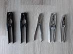 5 ijzeren notenkrakers lengte 16,5 cm (prijs per stuk 10,00), Huis en Inrichting, Ophalen, Gebruikt, Rvs of Chroom, Los bestek