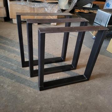  3x metalen tafelpoten beschikbaar voor biedingen