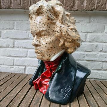 Buste Beethoven. Uniek stuk. Collage met muziekpartituur. beschikbaar voor biedingen
