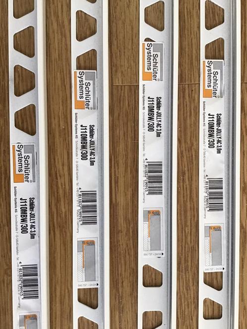 4 nieuwe Schluter hoekprofielen van 3 meter x 11mm., Doe-het-zelf en Verbouw, Plinten en Afwerking, Nieuw, Overige materialen
