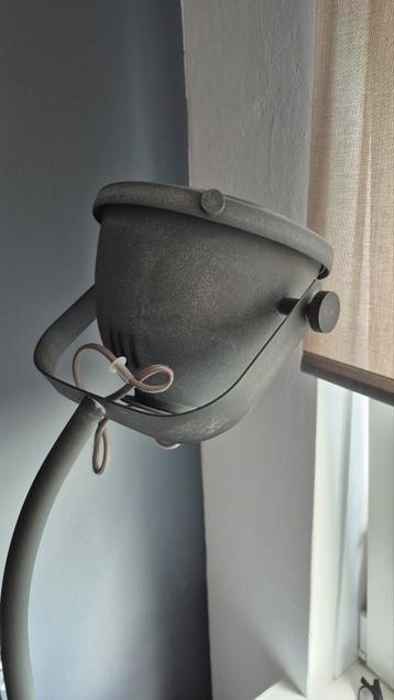 Stijlvolle Staande Lamp beschikbaar voor biedingen