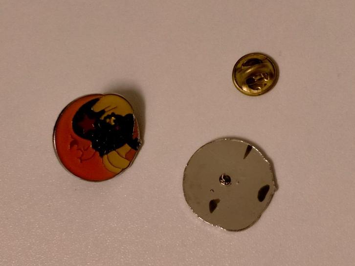 Smurfen smurf vintage logo pin RARE maan lachend, Verzamelen, Speldjes, Pins en Buttons, Gebruikt, Ophalen of Verzenden