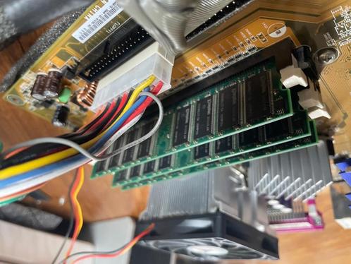 Oude zelfgebouwde pc zonder behuizing, Computers en Software, Desktop Pc's, Onbekend, HDD, Minder dan 4 GB, Met videokaart, Ophalen