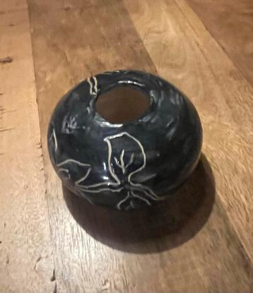 Blauwe Vaas met Bloemmotief beschikbaar voor biedingen