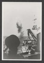 Duitse Kriegsmarine brengt zeemijn tot ontploffing, Finland, Verzenden, Marine, Duitsland, Foto of Poster