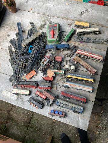 Verzameling fleischmann modeltreinen met spoor in 1 koop beschikbaar voor biedingen