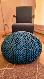 Grote poef, gebreid, petrolblauw, ideaal als extra zitplaats, Huis en Inrichting, Banken | Voetenbanken en Poefen, Ophalen, Zo goed als nieuw