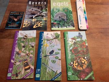 Natuur boekjes, vlinders,  vleermuis, libelle enz beschikbaar voor biedingen