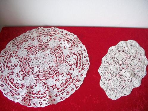 15 Gehaakte Kleedjes - Rond Ovaal - Wit Ecru - netjes p.stuk, Antiek en Kunst, Antiek | Kleden en Textiel, Ophalen of Verzenden