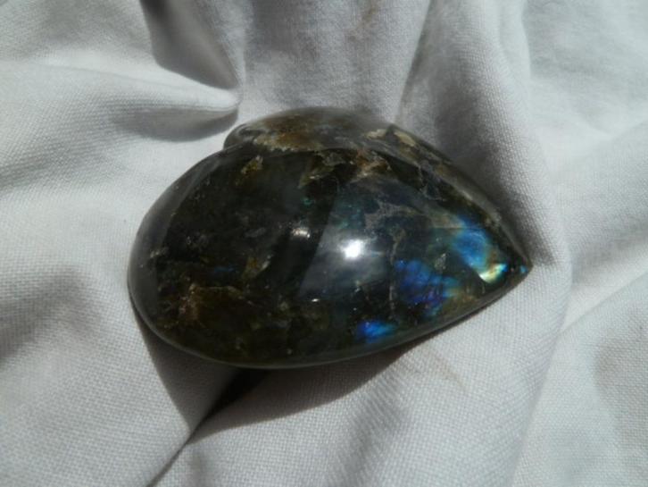 Hart van Labradoriet (03), Verzamelen, Mineralen en Fossielen, Mineraal, Ophalen of Verzenden