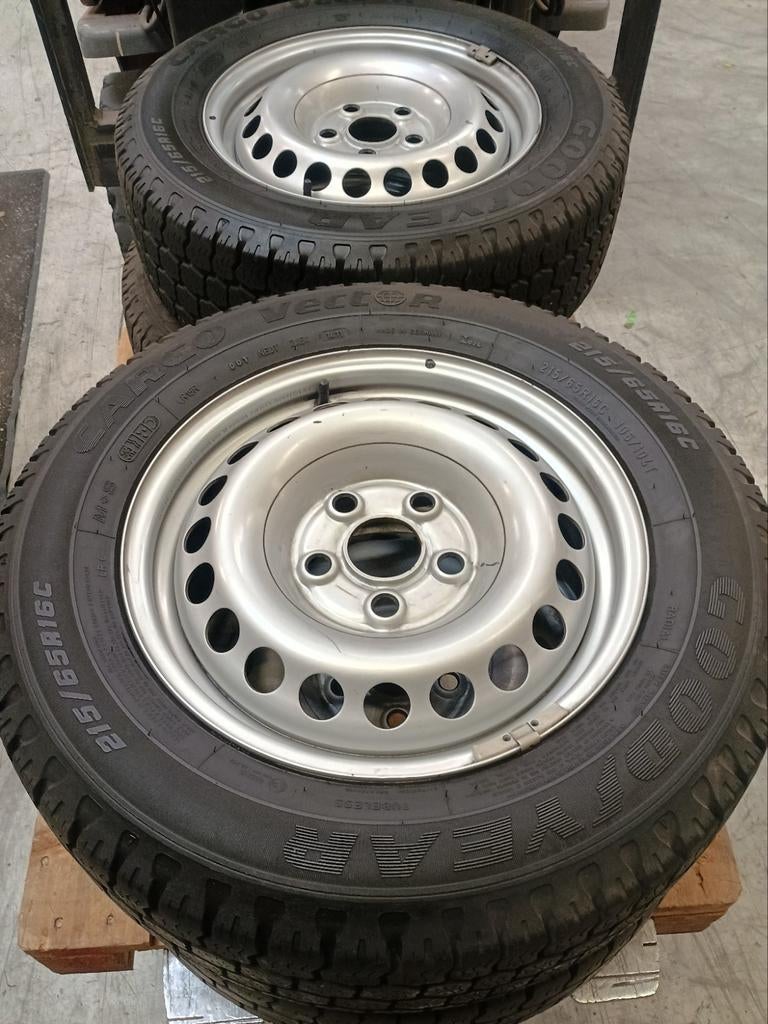 Winterbanden op velg 215/65 R16C, Ophalen, Gebruikt