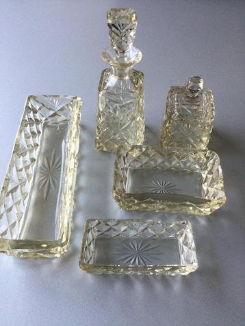 Prachtig geslepen antiek kristallen toiletstel beschikbaar voor biedingen