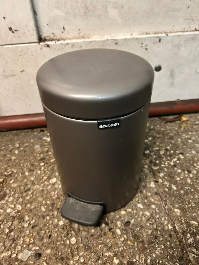 Brabantia Pedaalemmer 3L - Zo Goed Als Nieuw!, Huis en Inrichting, Woonaccessoires | Prullenbakken, Ophalen, Met pedaal, Zo goed als nieuw