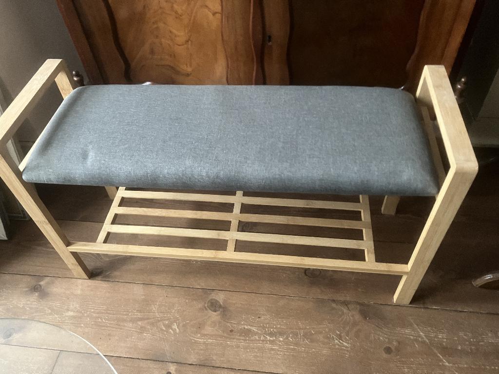Bamboe bankje met grijze zitting. H 50 x B 87 x D 30 cm., Huis en Inrichting, Ophalen, Zo goed als nieuw