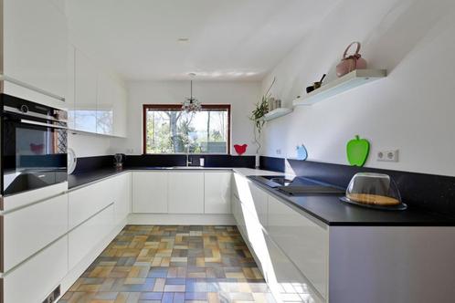 Zeer nette U Keuken - Bora - Siemens - 2019, Huis en Inrichting, Keuken | Complete keukens, Zo goed als nieuw, U-keuken, Wit, Composiet