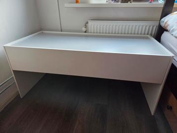 Ikea speeltafel met lade beschikbaar voor biedingen