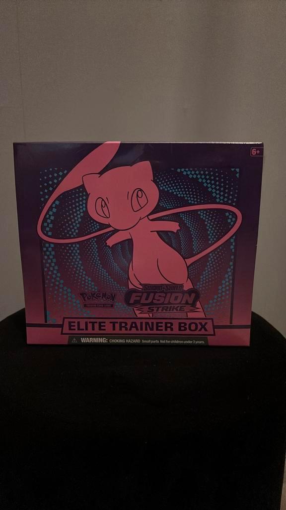 Pokémon Sword & Shield Fusion Strike Elite Trainer Box, Hobby en Vrije tijd, Verzamelkaartspellen | Pokémon, Nieuw, Booster, Foil