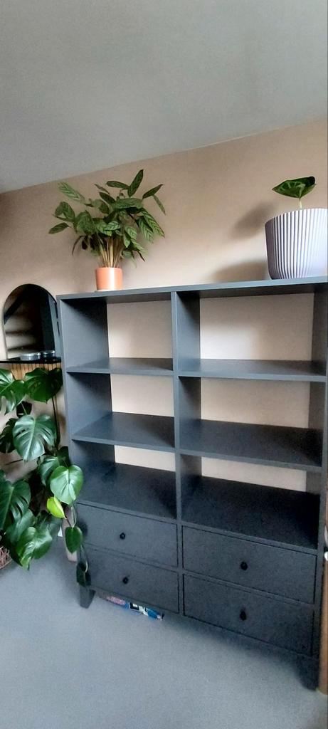 Grijze boekenkast met lades, Huis en Inrichting, Kasten | Boekenkasten, Zo goed als nieuw, 100 tot 150 cm, 100 tot 150 cm, 25 tot 50 cm