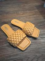 Leuke slipper ! Gevlochten band., Slippers, Geel, Nieuw, Ophalen of Verzenden
