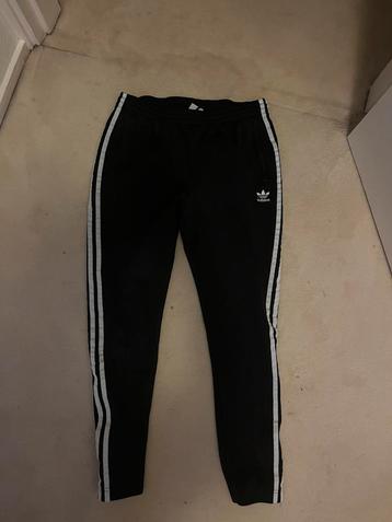 Adidas sportbroek maat M beschikbaar voor biedingen