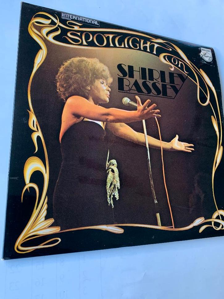 Shirley Bassey - Spotlight On Shirley Bassey ( 2 lp), Cd's en Dvd's, Vinyl | Pop, Gebruikt, 1960 tot 1980, 12 inch, Verzenden