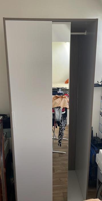 Trysil kast 202x80x61 met schuifdeuren en spiegel beschikbaar voor biedingen