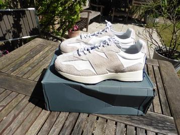 New Balance 327 wit beige sneakers NIEUW maat 40 - 40,5 beschikbaar voor biedingen