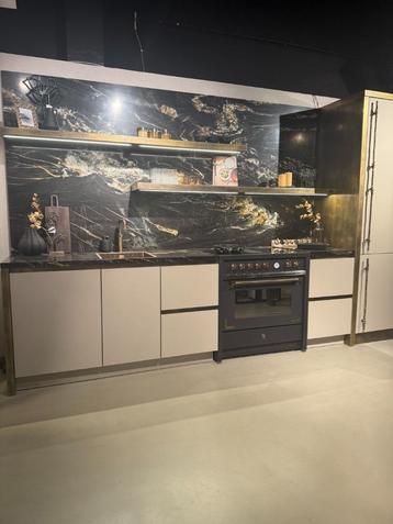 Showroomkeuken te Koop – Luxe en Design in Één beschikbaar voor biedingen