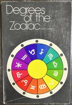 Degrees of the Zodiac by Esther V. Leinbach, Gelezen, Achtergrond en Informatie, Ophalen of Verzenden, Esther V. Leinbach
