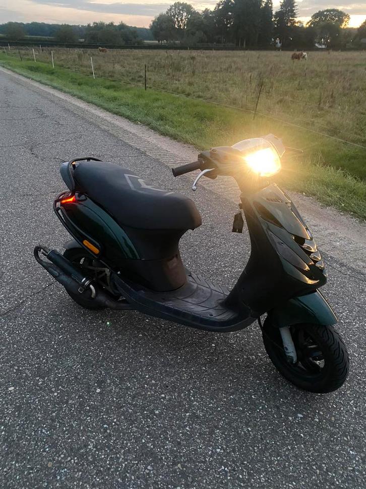 Piaggio zip 2takt, Fietsen en Brommers, Scooters | Piaggio, Zo goed als nieuw, Zip, Maximaal 45 km/u, Tweetakt, Ophalen