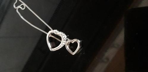 te koop 2 enige NIEUWE kettingen met mooie hangers, Sieraden, Tassen en Uiterlijk, Kettingen, Nieuw, Zilver, Zilver, Met strass