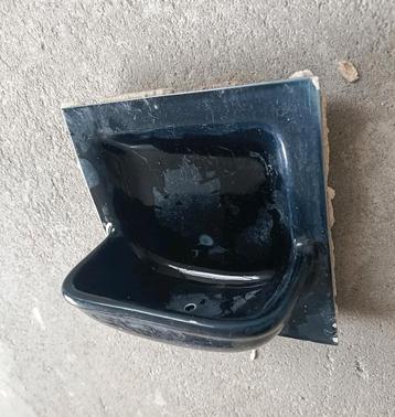 Keramische tegel met zeep bakje , zwart beschikbaar voor biedingen