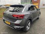 Volkswagen T-Roc 1.5 TSI I R Line velgen I Sport I LED INavi, Auto's, Stof, Zwart, 150 pk, Bedrijf