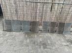 Roosters voor goot bij garage, Ophalen