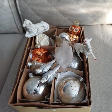 Doosje oude kerstballen, figuurtjes beschikbaar voor biedingen