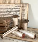 Brocante oude houten klossen met wit garen vanaf 6,50 euro, Antiek en Kunst, Curiosa en Brocante, Verzenden