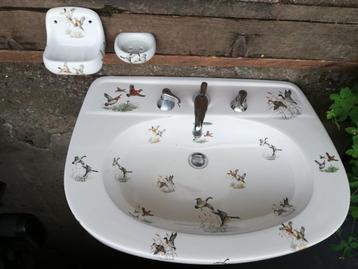 Franse wastafel op zuil prachtig decor met heel veel vogels beschikbaar voor biedingen