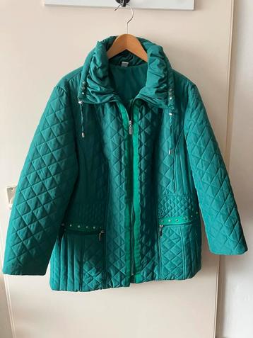 Groene Damesjas beschikbaar voor biedingen