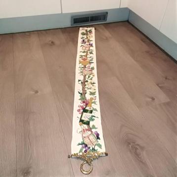 Schellekoord geborduurd met druivenrank en champagneflessen. beschikbaar voor biedingen