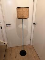 Rotan staande lamp - zo goed als nieuw, Ophalen, Zo goed als nieuw, Overige materialen, 100 tot 150 cm