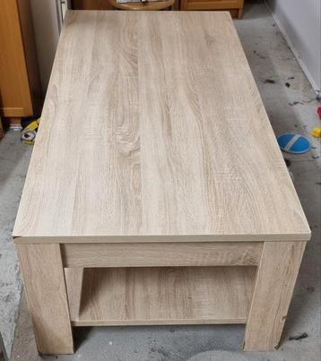 Mooie stevige salontafel  beschikbaar voor biedingen