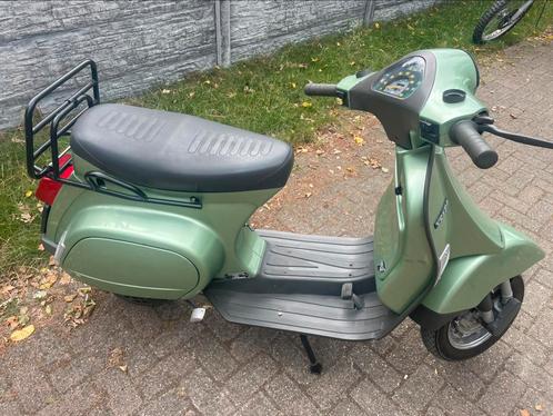 In Zeer goede staat Vespa pk50 xl met geel kenteken., Fietsen en Brommers, Scooters | Vespa, Zo goed als nieuw, Maximaal 45 km/u