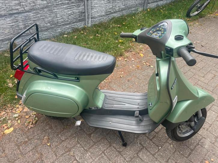 In Zeer goede staat Vespa pk50 xl met geel kenteken., Fietsen en Brommers, Scooters | Vespa, Zo goed als nieuw, Maximaal 45 km/u